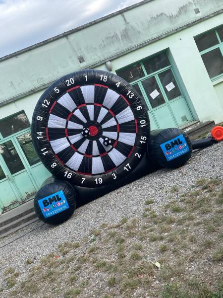 Location structure gonflable cible de foot ou fléchettes sur la région lyonnaise