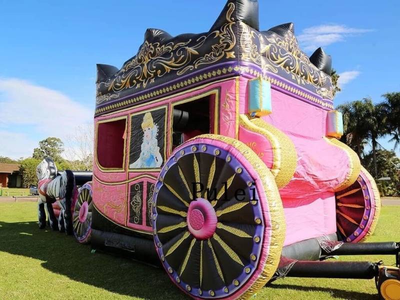 Location château gonflable Carrosse idéal pour anniversaire et autre évènement sur région lyonnaise