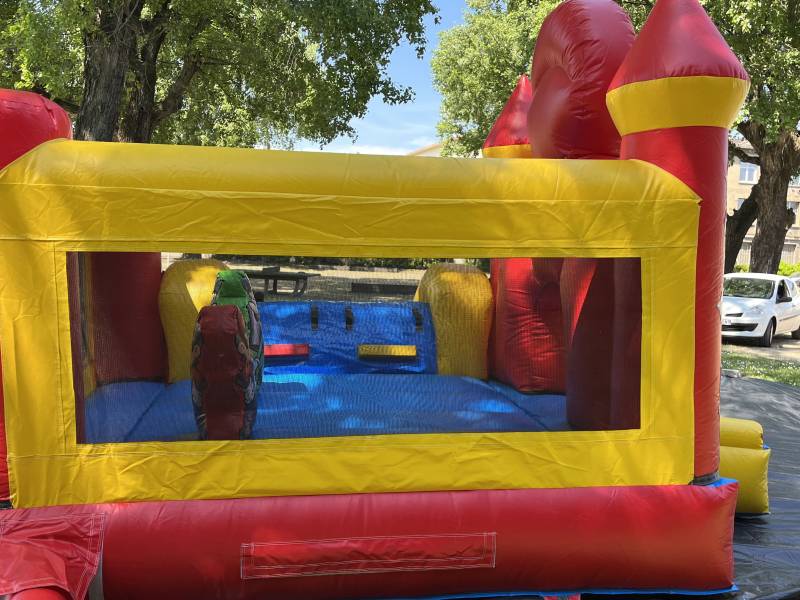 Location de Structure Gonflable Thème Mini Mario à Lyon et ses Alentours