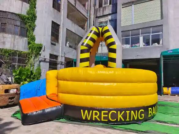 Défis Démolition Ball à Lyon : Une Activité Sportive Unique pour Vos Événements