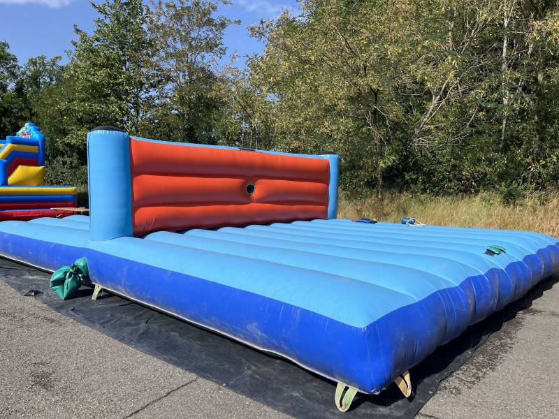 Location structure gonflable tir à l’élastique sur la région lyonnaise