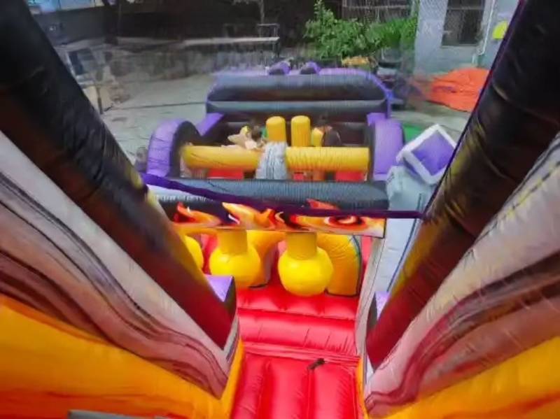 Structure Gonflable “Location structure Parcours MINECRAFT à Lyon et Villefranche